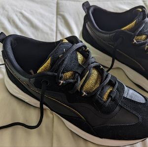 Women's Puma Sneakers